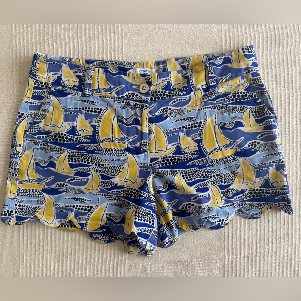 Crown & Ivy Scalloped Short, Sailboat Print, Sz 10